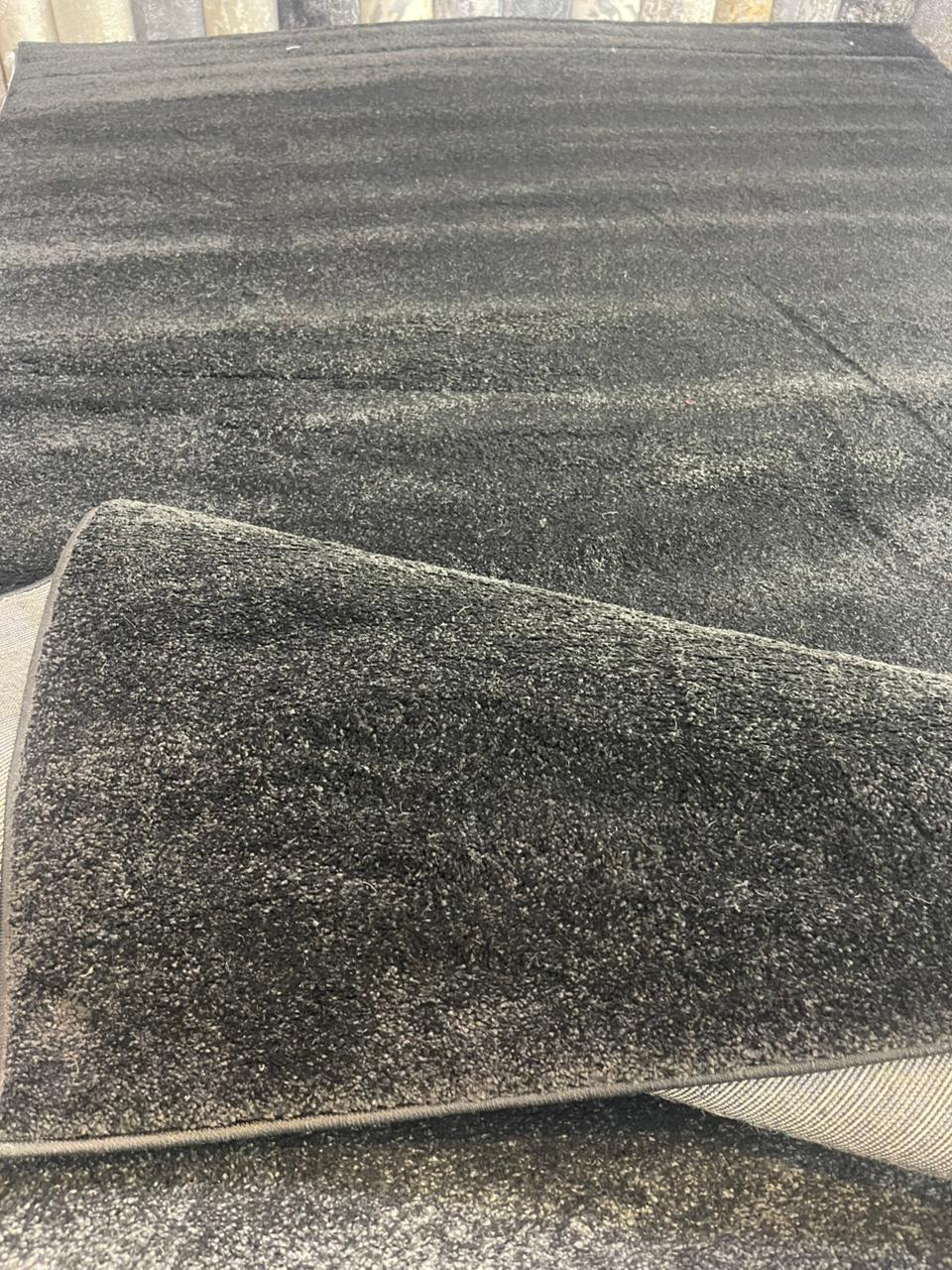 Classic Black Elegance Rug